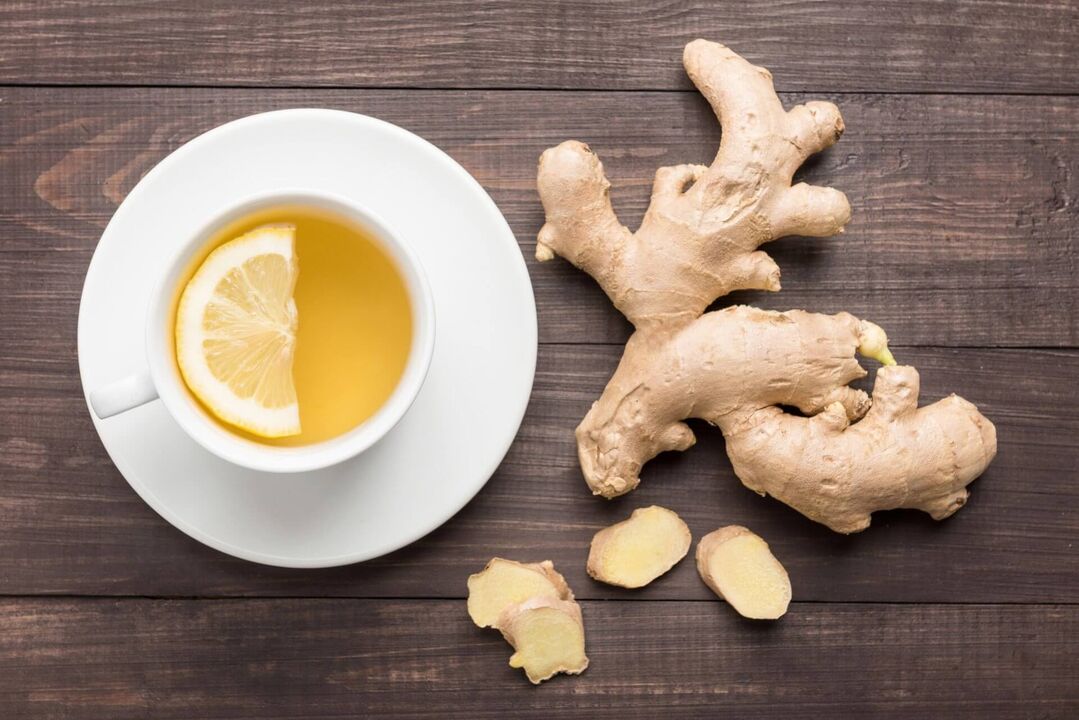 Le thé au gingembre avec du miel et du citron est une boisson parfumée qui augmente la puissance masculine
